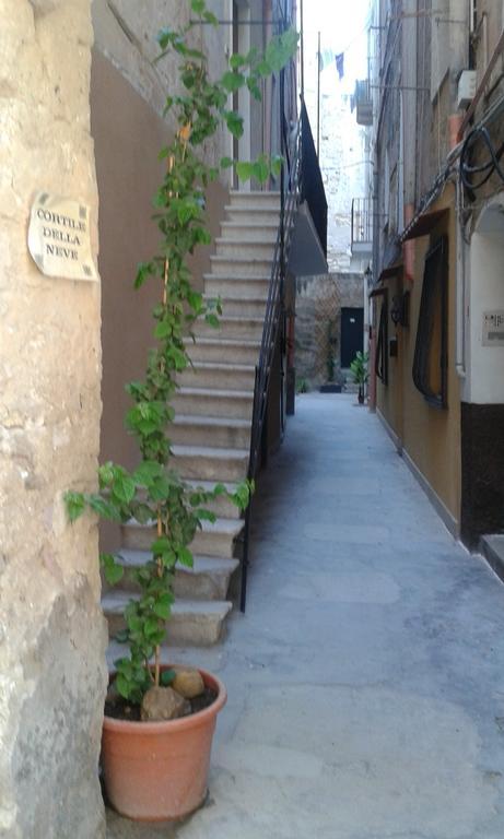 Cortile Della Neve Apartment Trapani Room photo